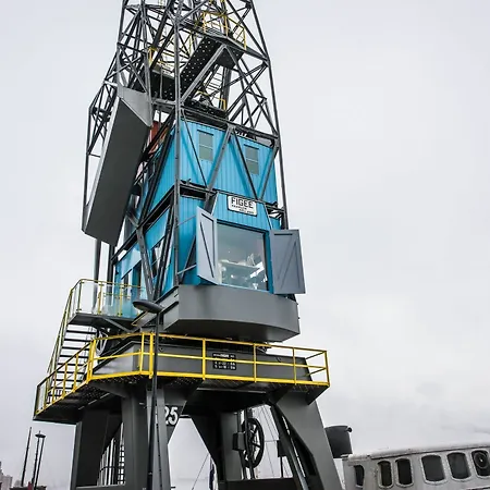 Numa The Crane